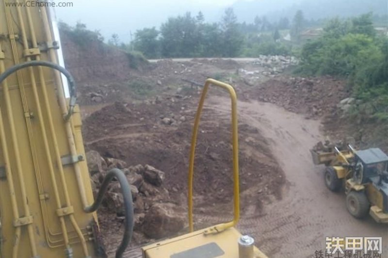 厦工XG822LC挖掘机整机外观