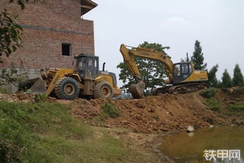 厦工XG822LC挖掘机整机外观