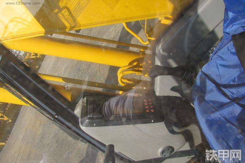 沃得重工W2239-7挖掘机整机外观