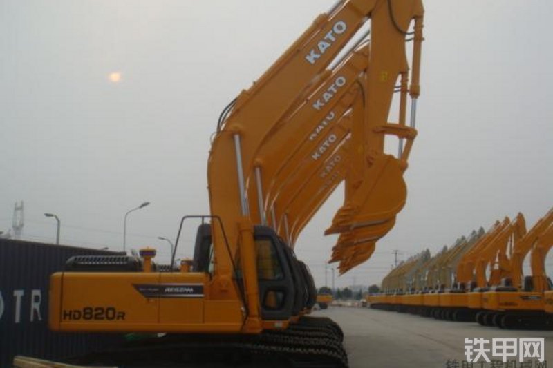 加藤HD820R挖掘机整机外观