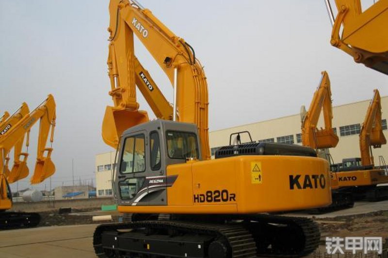 加藤HD820R挖掘机整机外观