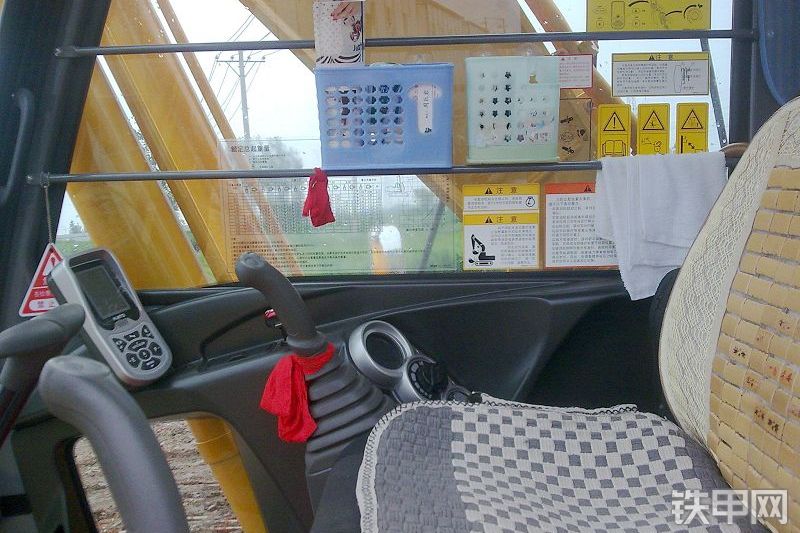 加藤HD820R挖掘机局部