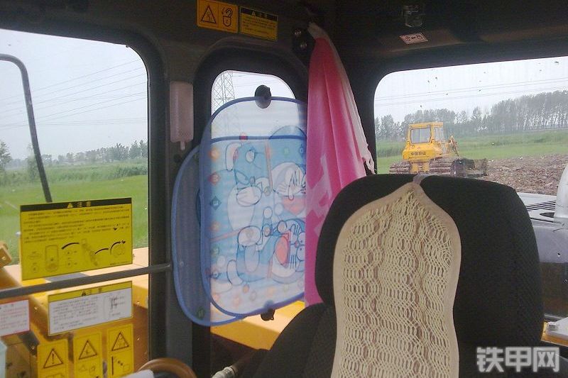 加藤HD820R挖掘机局部