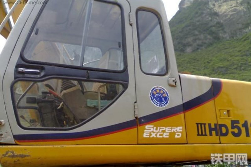 加藤HD512III挖掘机整机外观