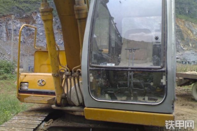 加藤HD512III挖掘机整机外观