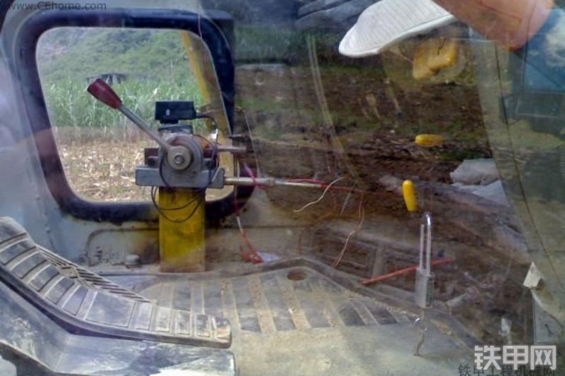 加藤HD512III挖掘机整机外观