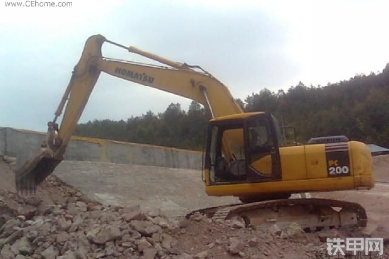 小松PC200-7超长前臂挖掘机整机外观