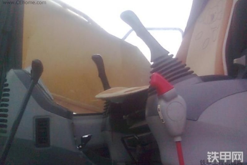 小松PC200-7超长前臂挖掘机整机外观