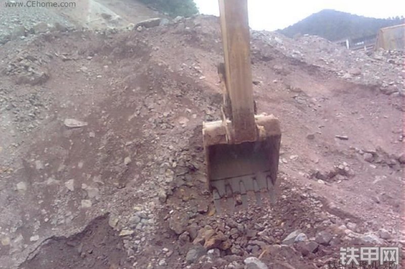 小松PC200-7超长前臂挖掘机整机外观