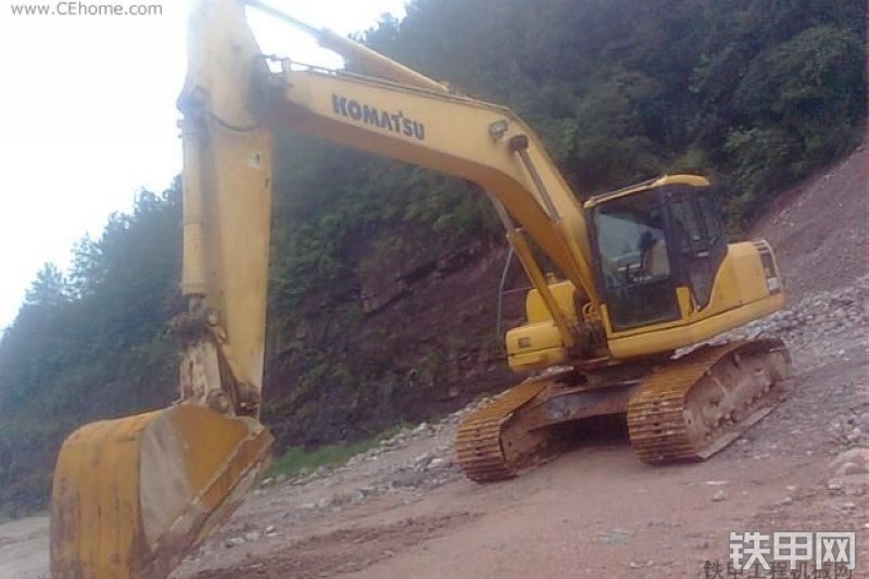 小松PC200-7超长前臂挖掘机整机外观