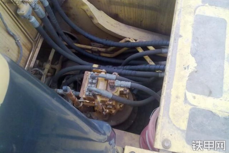 小松PC220-7挖掘机整机外观