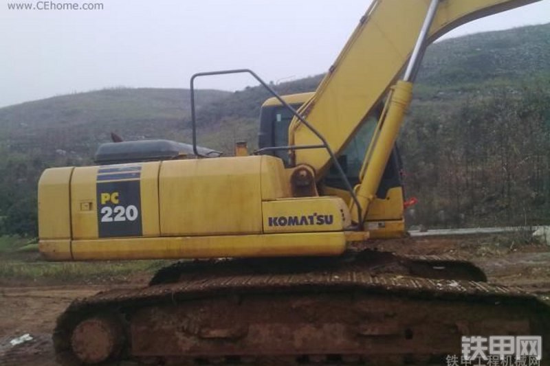 小松PC220-7挖掘机整机外观