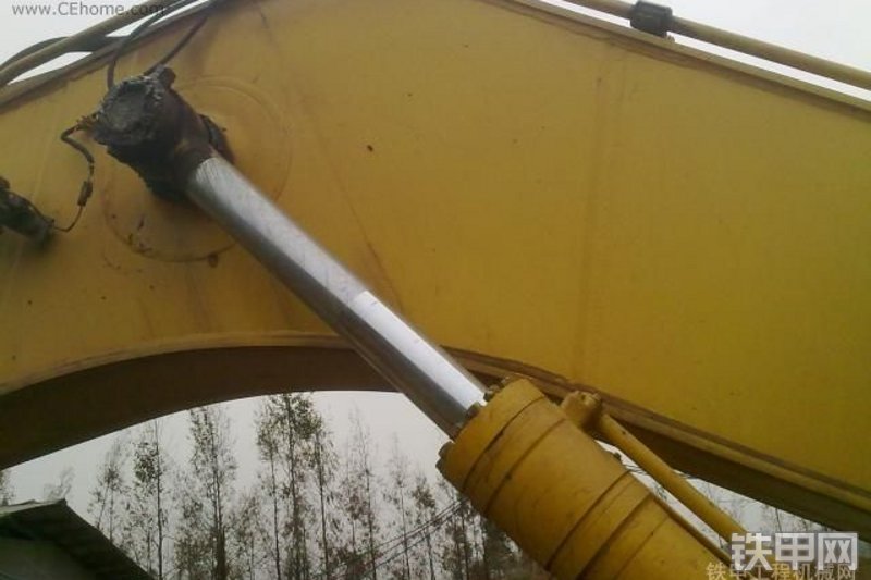 小松PC220-7挖掘机整机外观