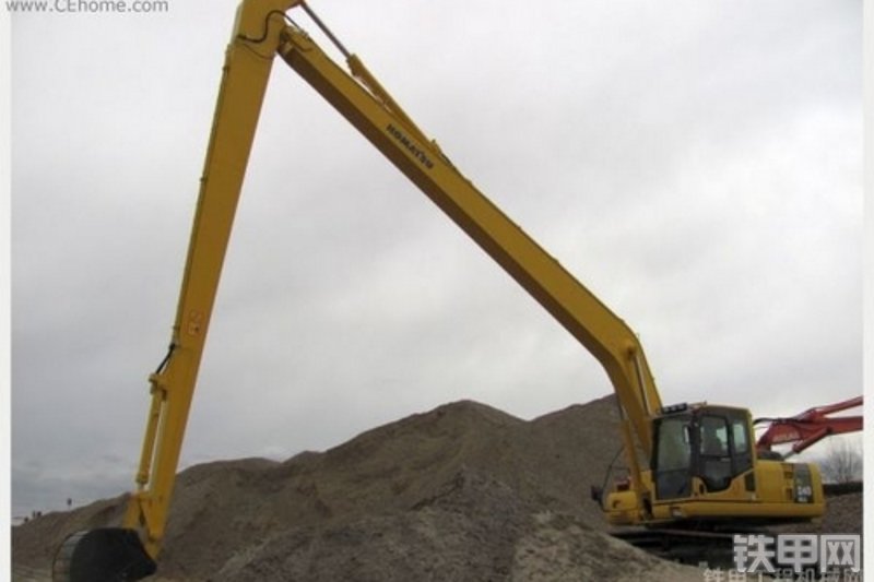 小松PC240NLC-8超长前臂(18米)挖掘机整机外观