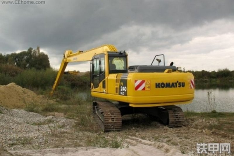 小松PC240NLC-8超长前臂(18米)挖掘机整机外观