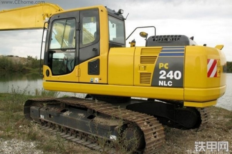 小松PC240NLC-8超长前臂(18米)挖掘机整机外观