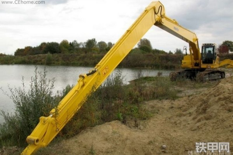 小松PC240NLC-8超长前臂(18米)挖掘机整机外观