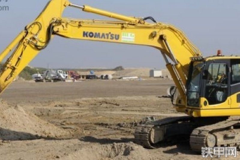 小松PC240NLC-8超长前臂(18米)挖掘机整机外观