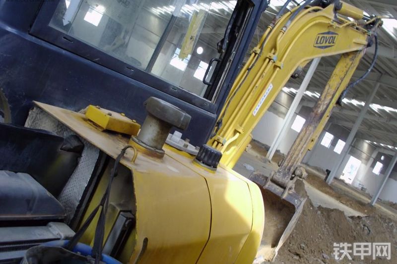 雷沃重工FR39-7挖掘机整机外观