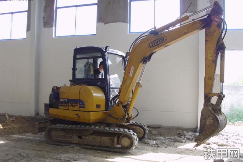 雷沃重工FR39-7挖掘机整机外观