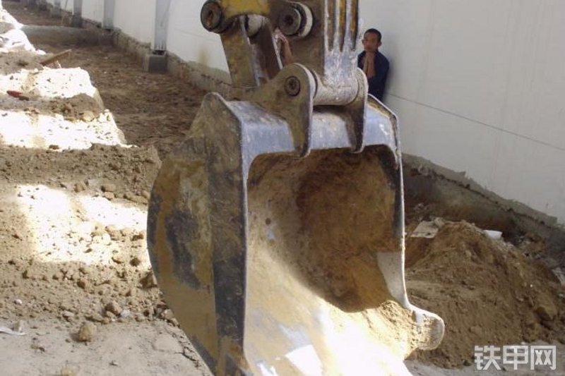 雷沃重工FR39-7挖掘机整机外观