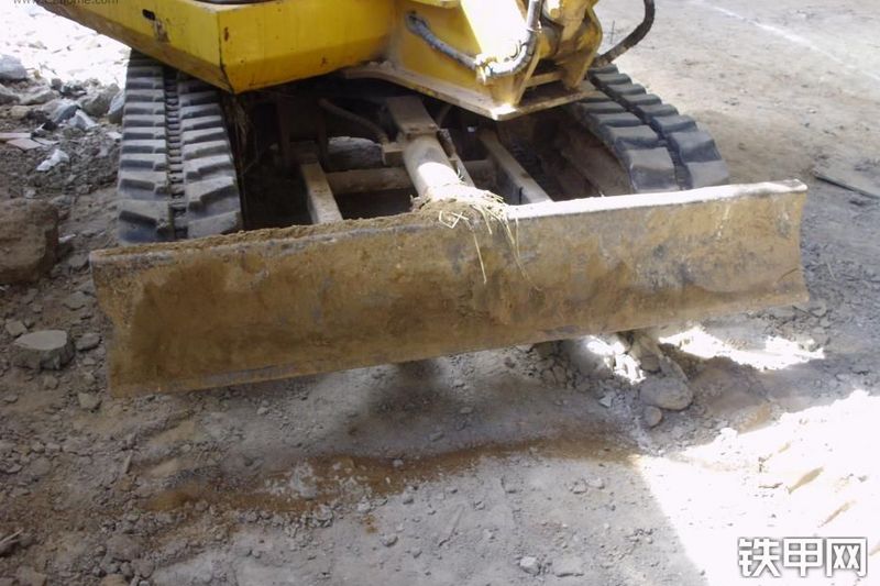 雷沃重工FR39-7挖掘机整机外观