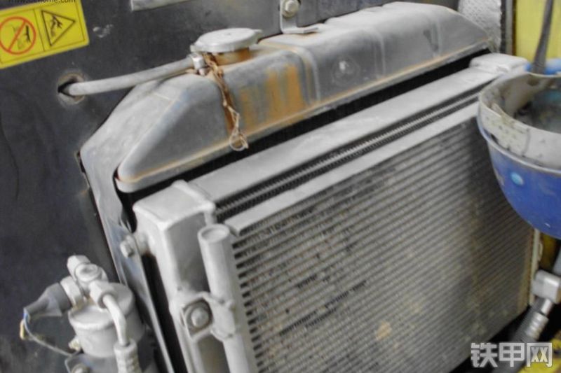 雷沃重工FR39-7挖掘机整机外观