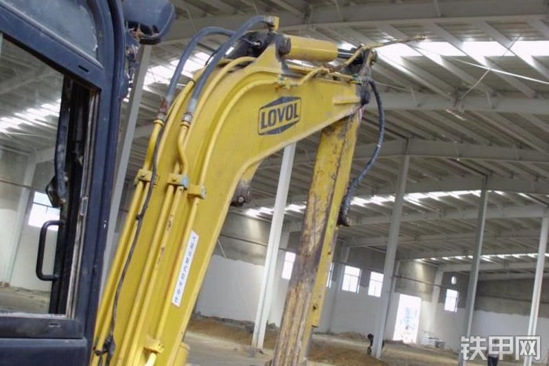 雷沃重工FR39-7挖掘机整机外观